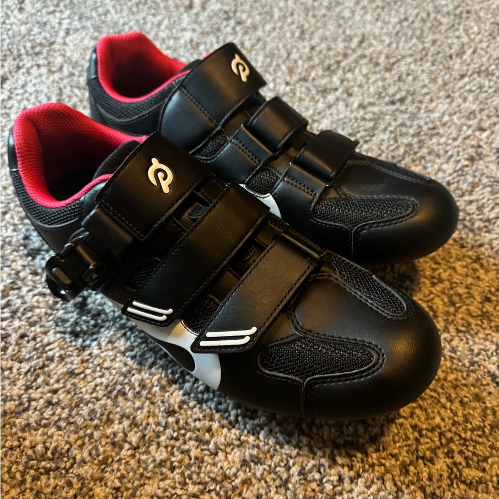 Pelaton biking shoes